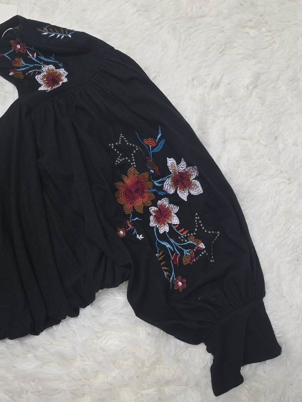 Free People- Lita- Embroidered Black Peasant Top with Balloon Sleeves. Size XS - Picture 7 of 9
